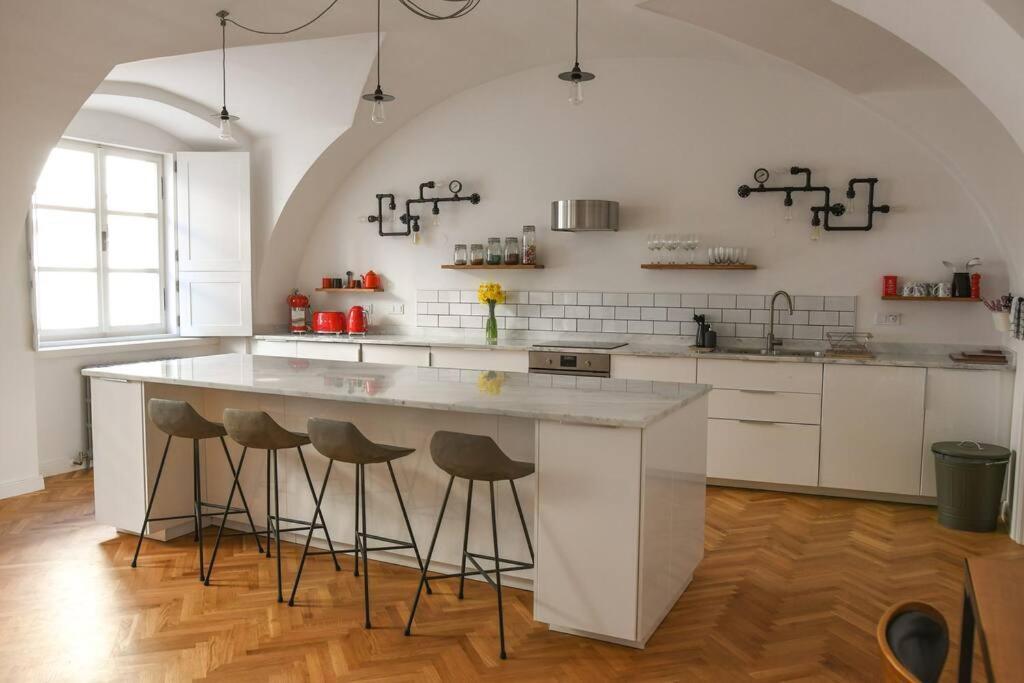 Beautiful 2Bed Apartment In The Centre Of Вараждин Экстерьер фото